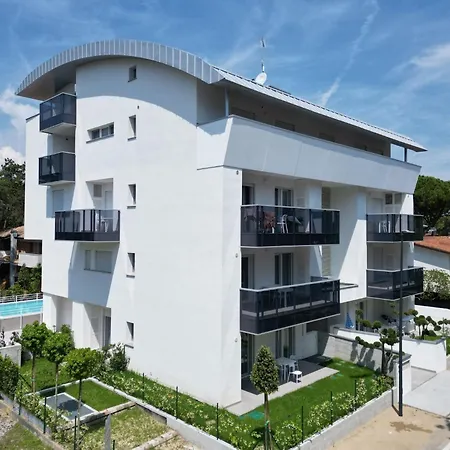 Cozy Flat With Garden And Pool